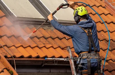 Démoussage et hydrofuge de toiture à Étel